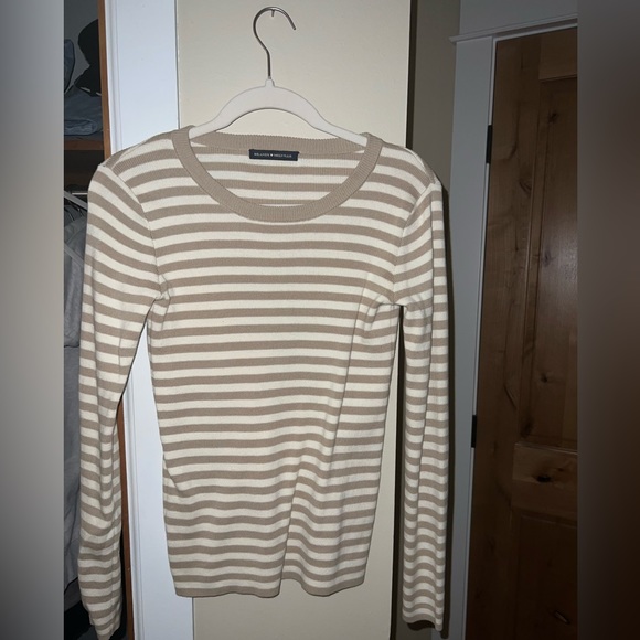 Brandy Melville sweater - Picture 2 of 2